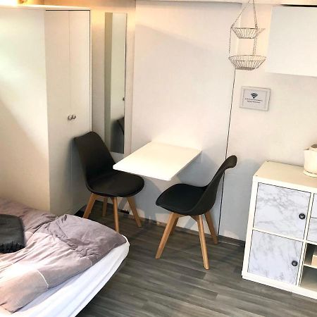 Modernes Zimmer Mit Kuechenzeile Und Bad Denkte Eksteriør bilde